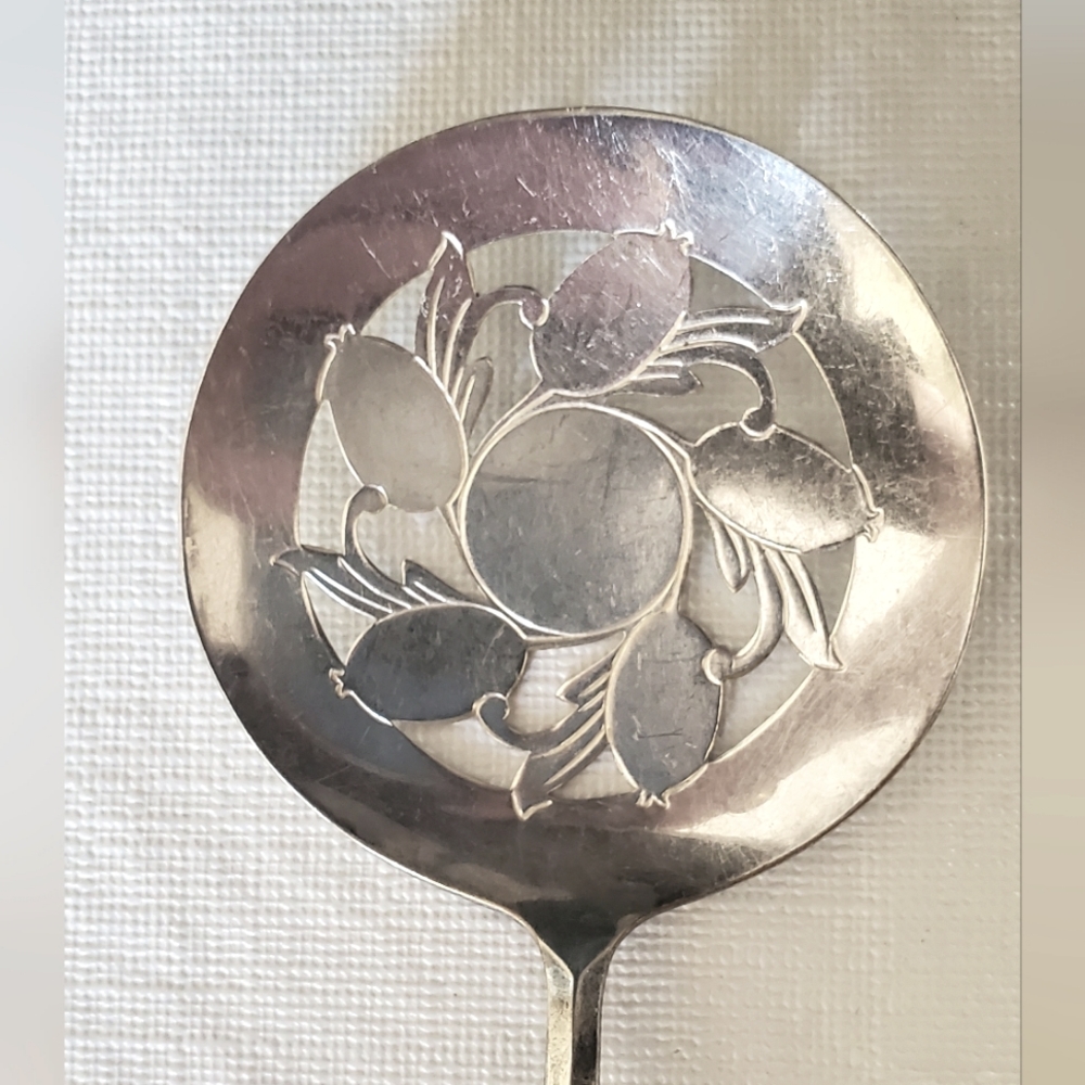 Slotted serving spoon
